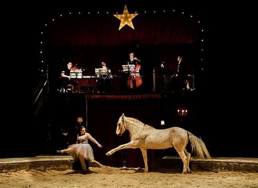 cabaret équestre sous chapiteau au haras d'hennebont