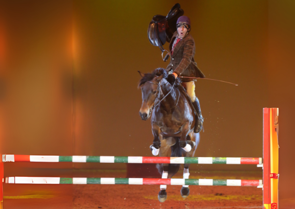 cheval et artiste en piste